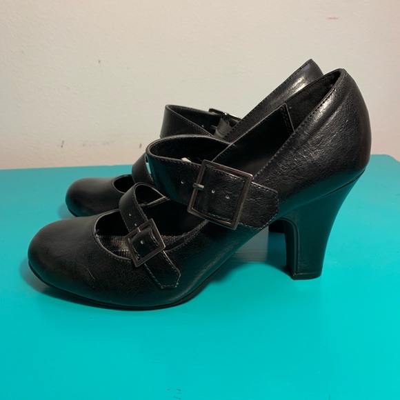 Classified Taylor Black Heels size 7 - Picture 4 of 6